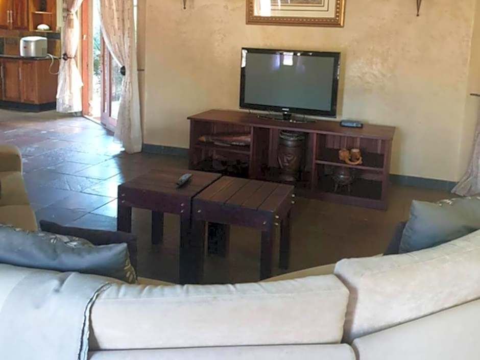 Zebula Golf and Wildlife Estate - Oryx Walkway Pax 16 - Moi Signature Luxury villa