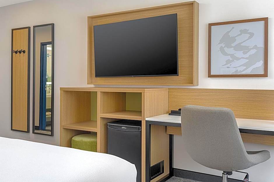 Spark by Hilton Montreal Brossard
