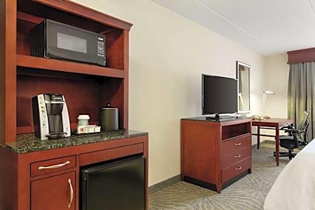 1 King Premium W/In-Room Drinks-Snacks