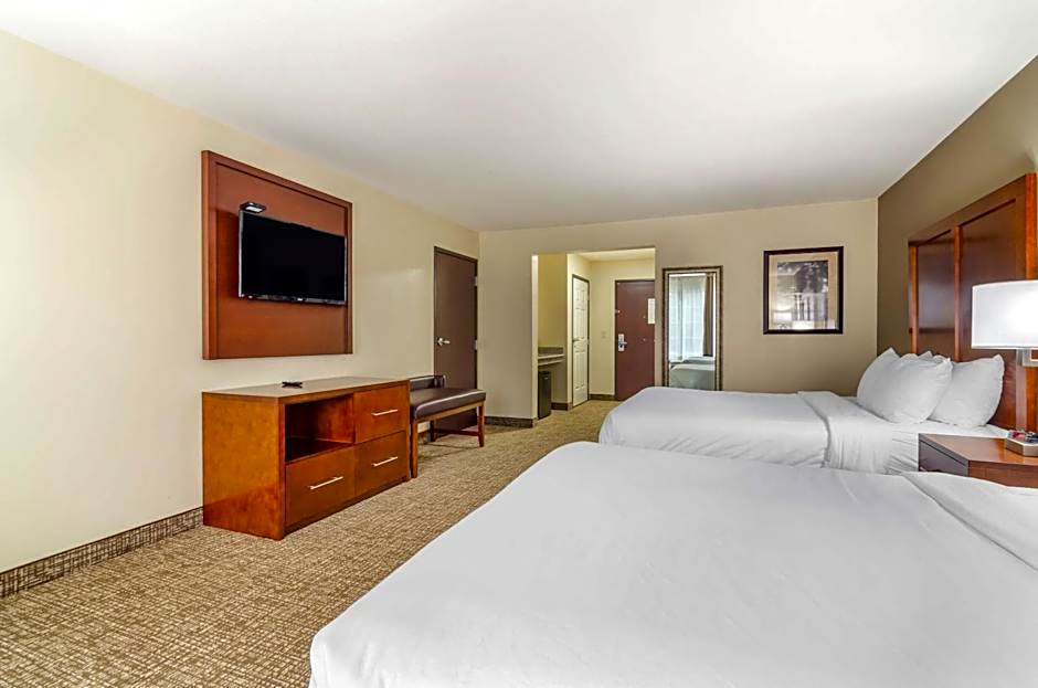 Comfort Inn & Suites near Bethel College