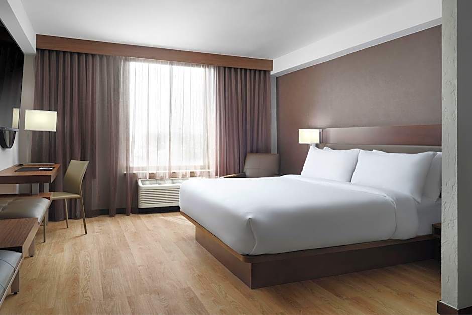 Photo 1 of 4 of 1 King Bed