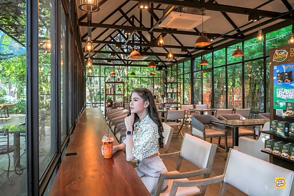 Grand Riverside Hotel