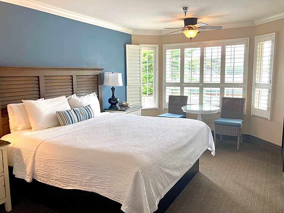 Sand Pebbles Inn