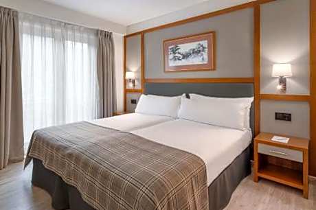 Connecting Room