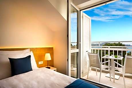 Double Room with Side Sea View and Balcony