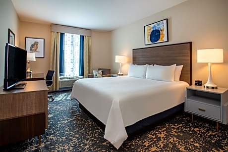 King Room with Hearing Accessible Roll In Shower - Non-Smoking
