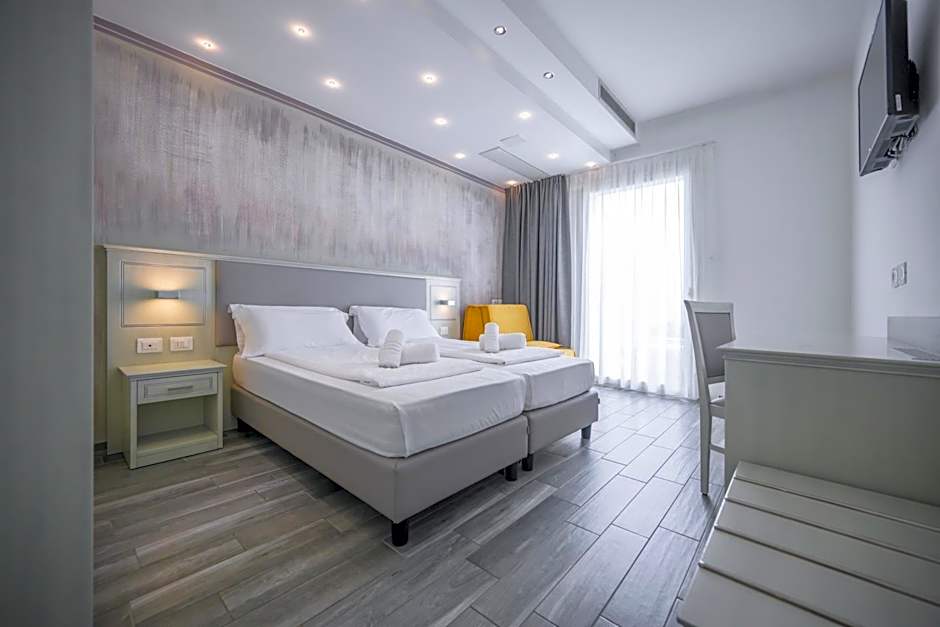 Photo 1 of 4 of Deluxe 1 Double Bed or 2 Beds, Lake View