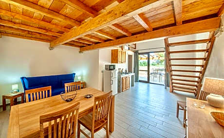 Lofts with private outdoor area and swimming-pool in Badesi