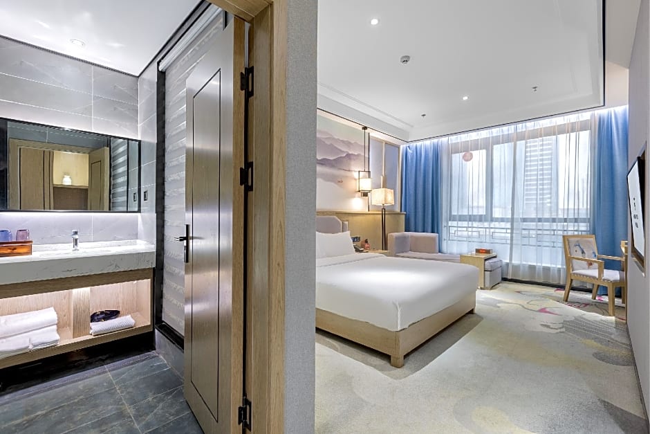 Rezen Hotel Urumqi High-speed Railway Station