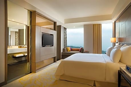 Premium King Room with Golf View - High Floor