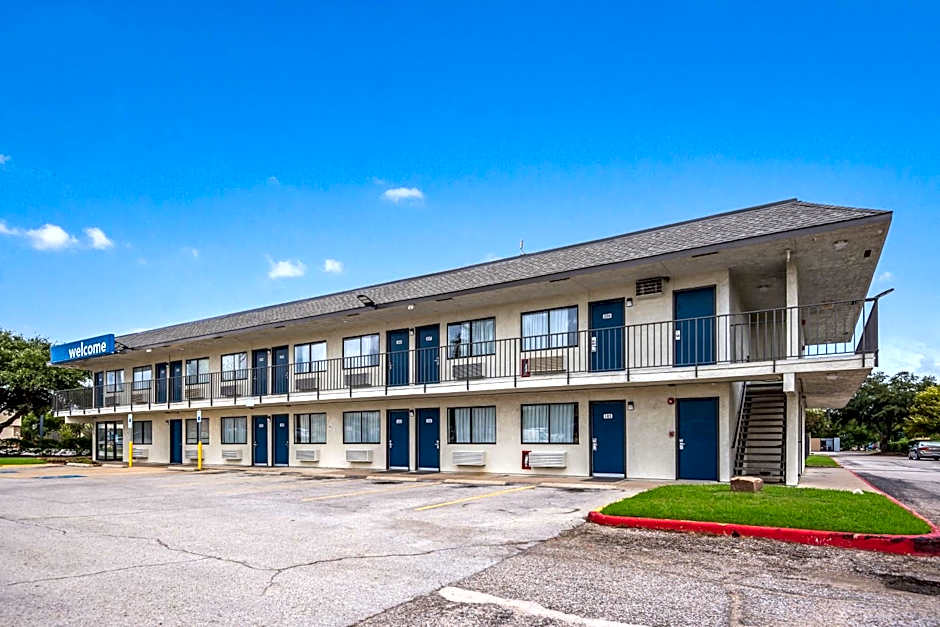 Motel 6-College Station, TX - Bryan