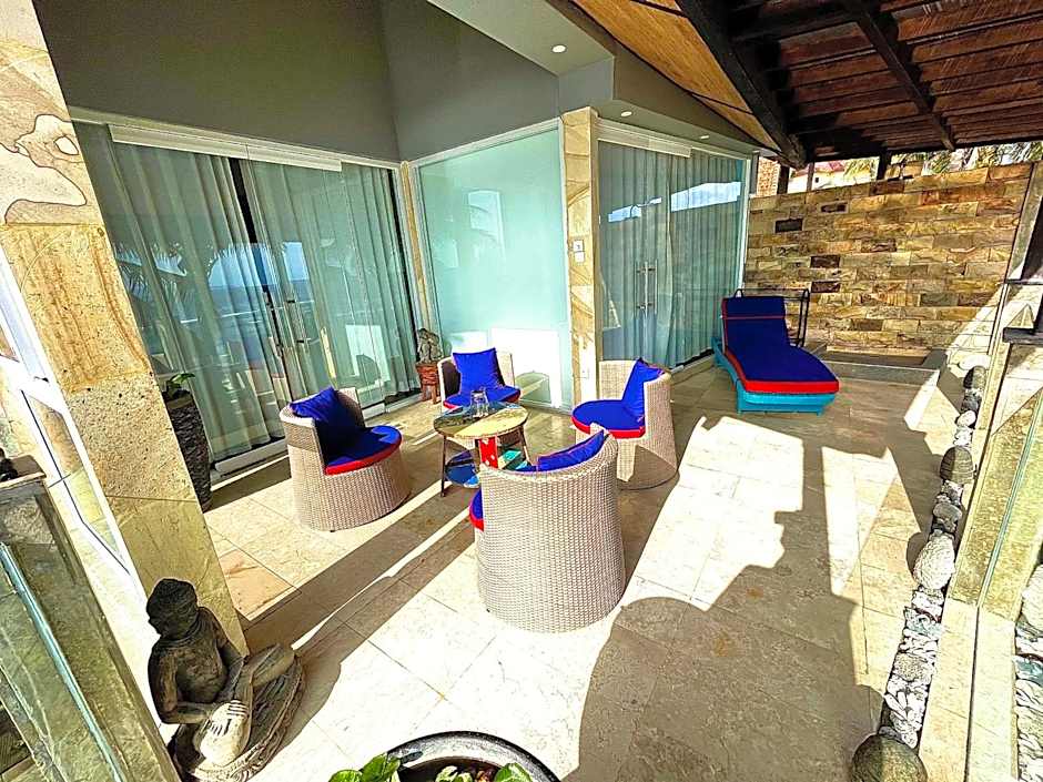 Ocean Suite By A&J - Exceptional Beachfront Apartment - Candidasa