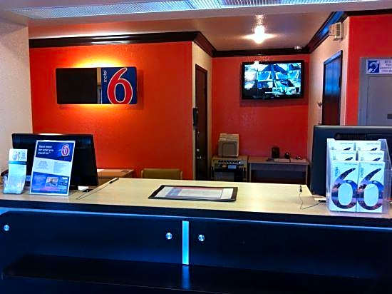 Motel 6 Riverside, CA - UCR East