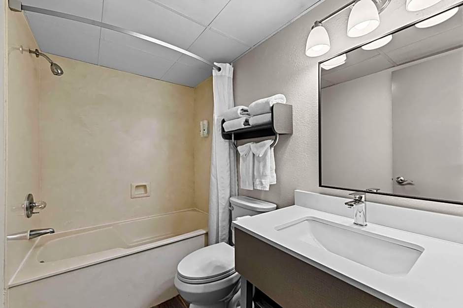 Quality Inn & Suites At Dollywood Lane