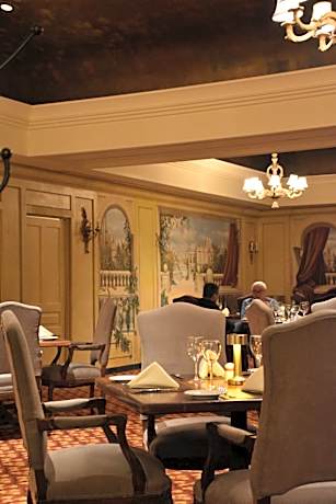 Sheraton Pilar Hotel & Convention Center