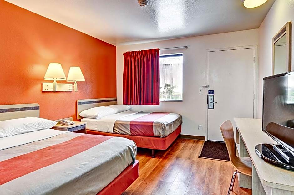 Motel 6 Pittsburgh - Crafton