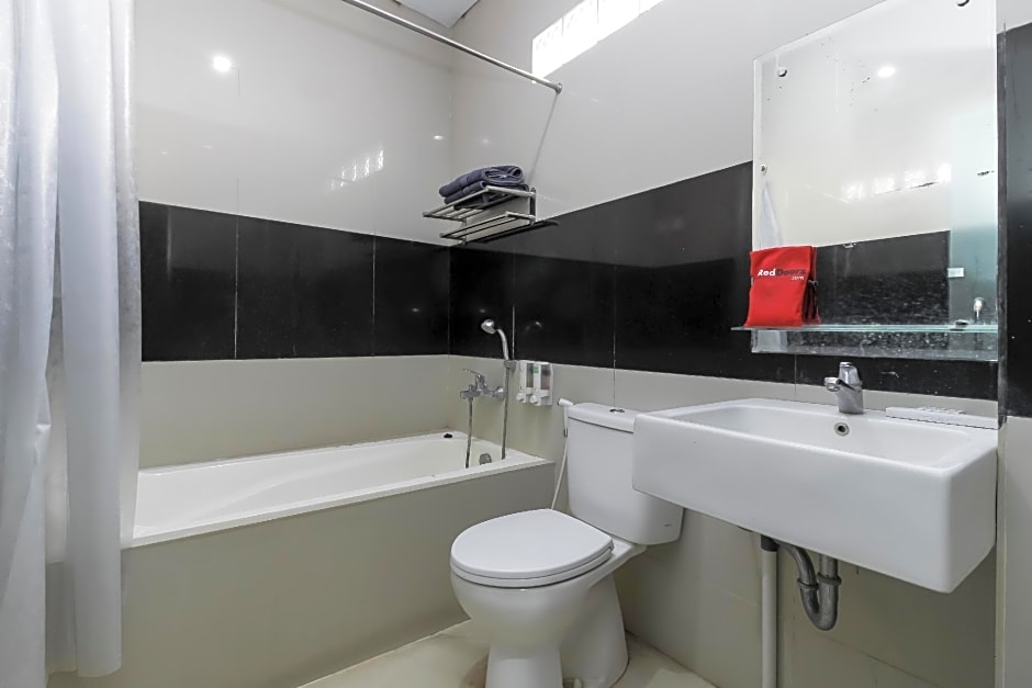 RedDoorz Plus @ Tuparev Cirebon