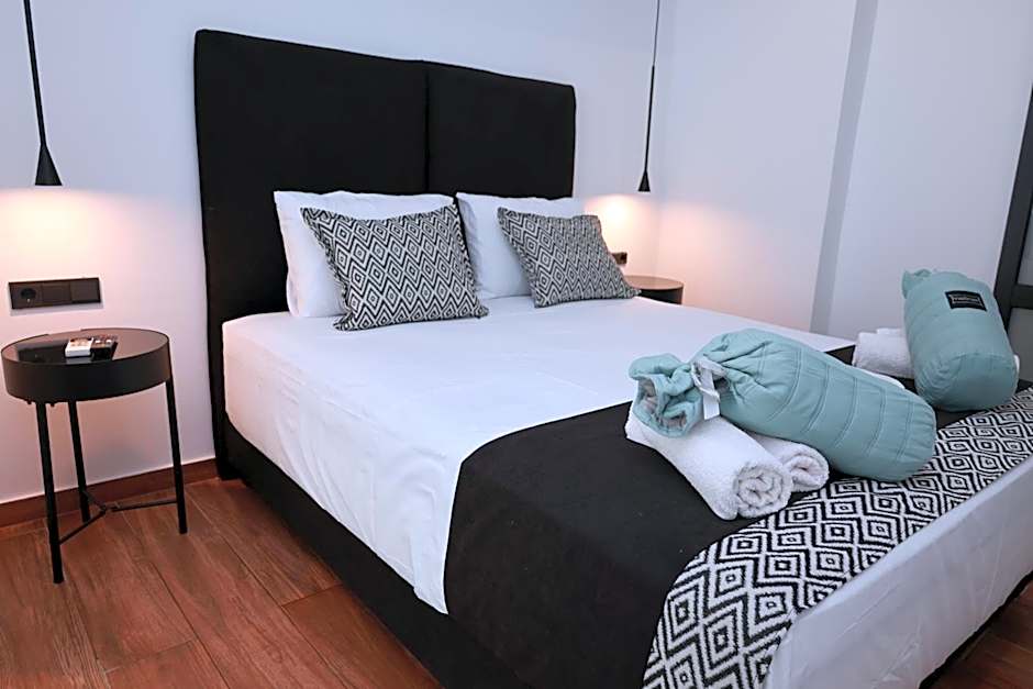 Paris-Irini Studios And Apartments