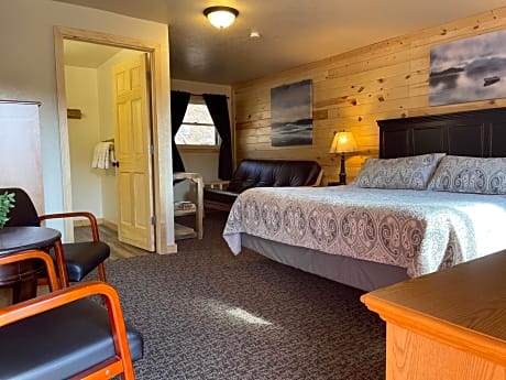 Deluxe King Suite