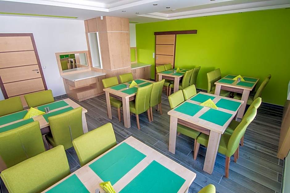 Laurus Motel Airport Tuzla