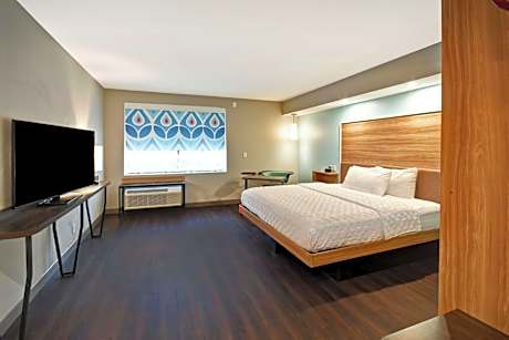 King Room with Accessible Tub - Mobility Access