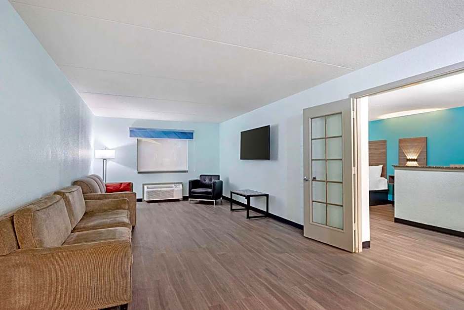 Clarion Inn Des Moines Airport