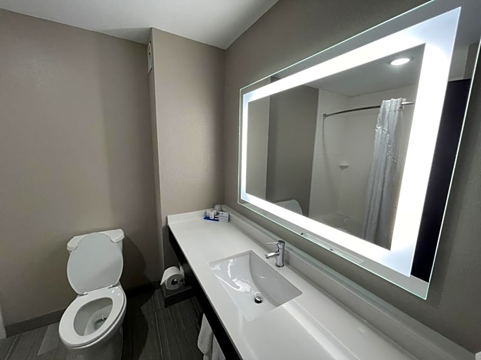 Holiday Inn Express Hotel and Suites Ada, an IHG Hotel