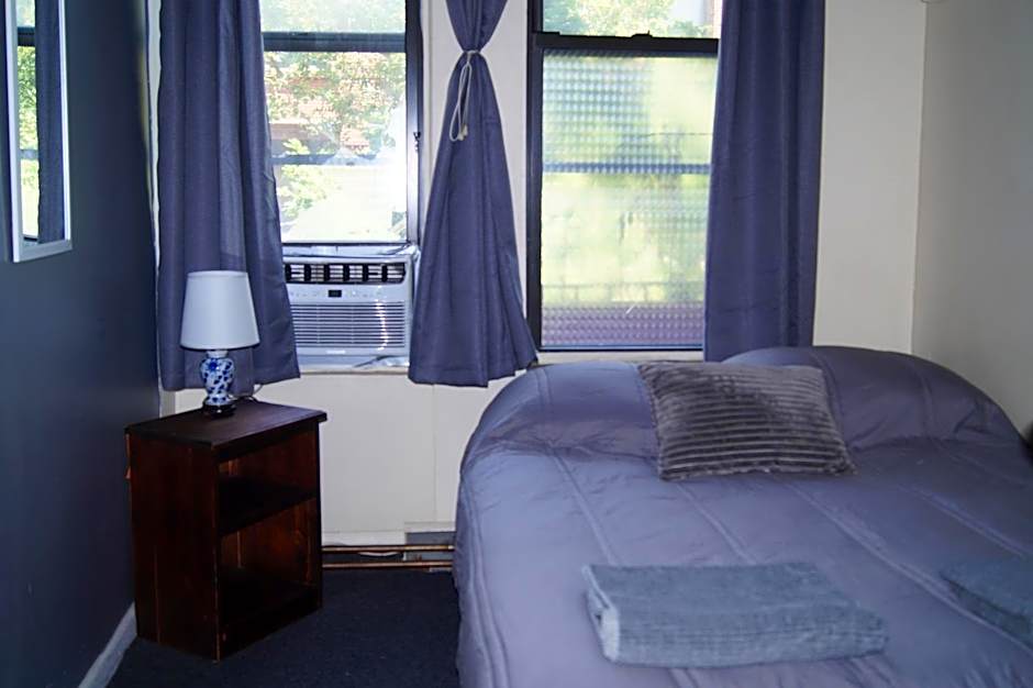 Macaw Guest House