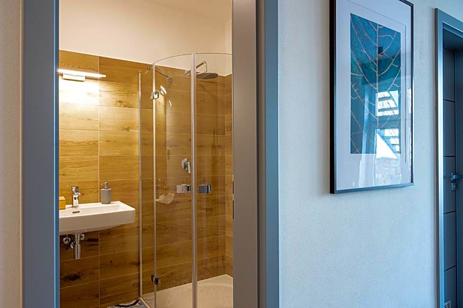 ART Hostel & Apartments