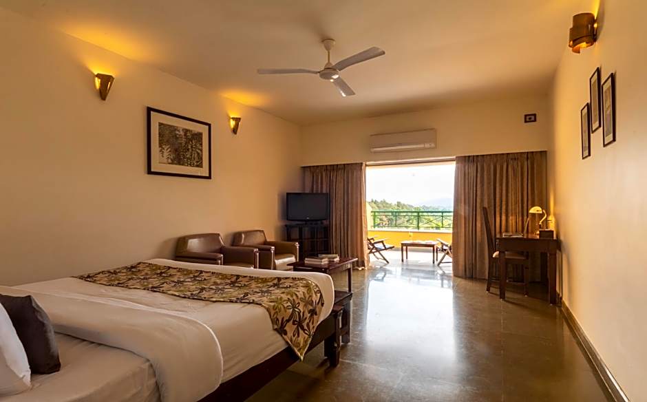 Photo 1 of 8 of 1 King Bed, Golf View
