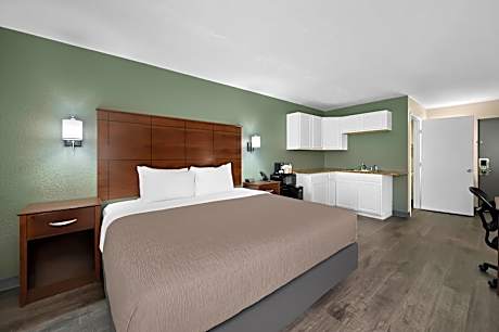 Superior King Suite - Non-Smoking/First Floor