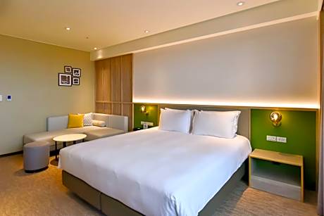 Standard King Room with City View - High Floor