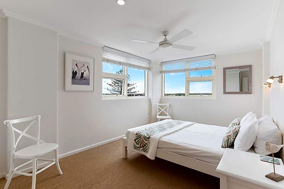 84 The Spit Holiday Apartments