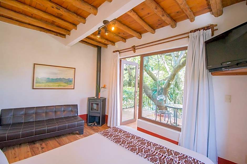 Meson De Leyendas Breakfast & Downtown