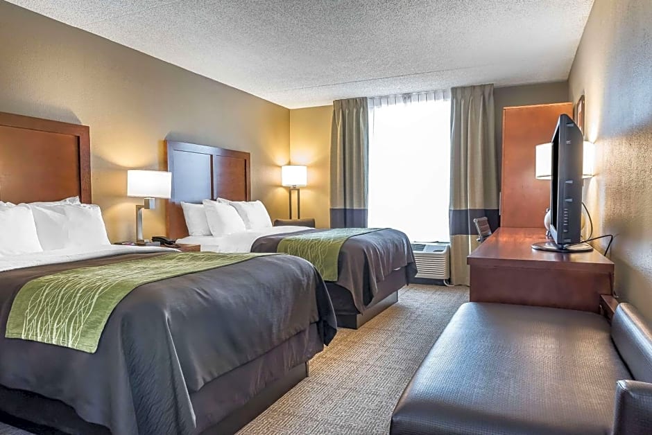 Comfort Inn & Suites Piqua-Near Troy-I75