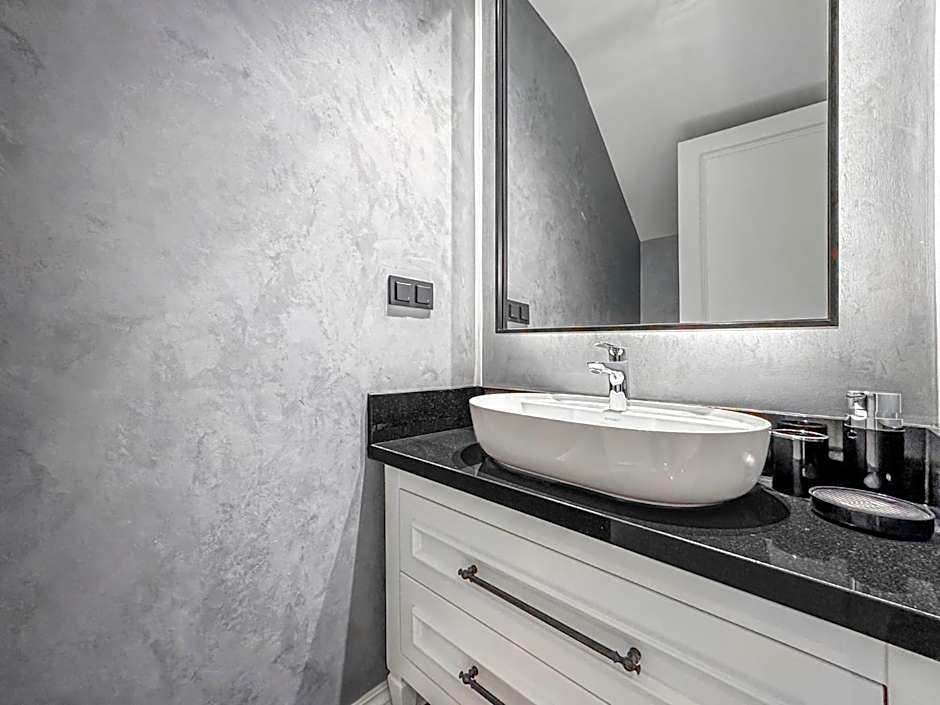 Ena Boutique Hotel & Residences