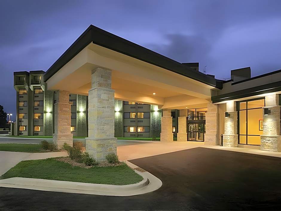 Crowne Plaza Milwaukee South By IHG