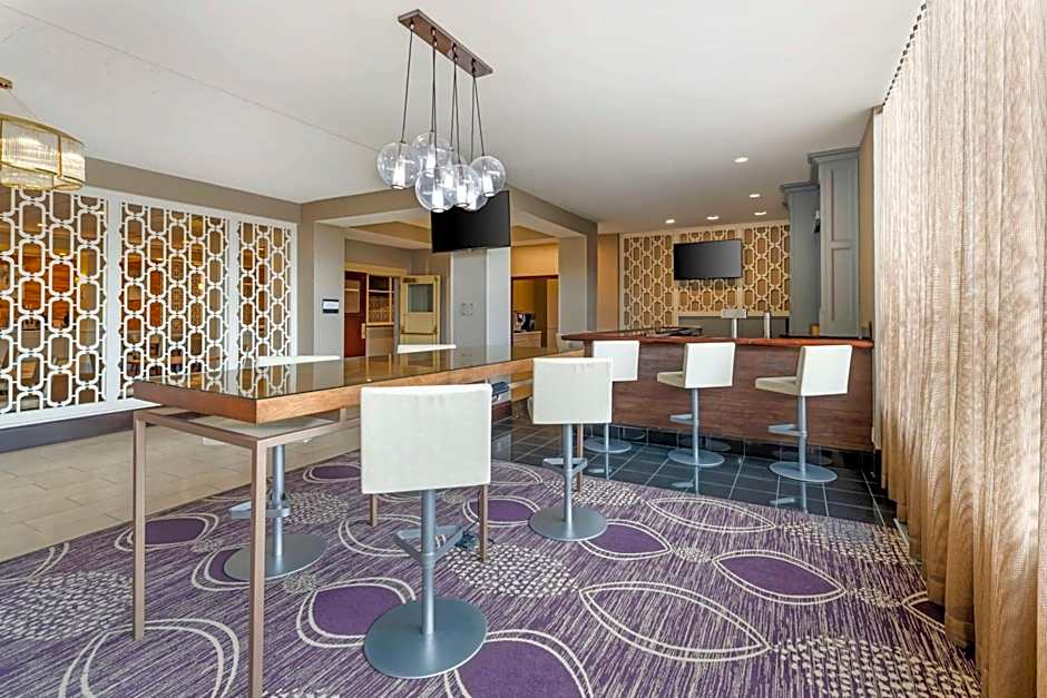 Brooklyn Center Hotel & Conference Center