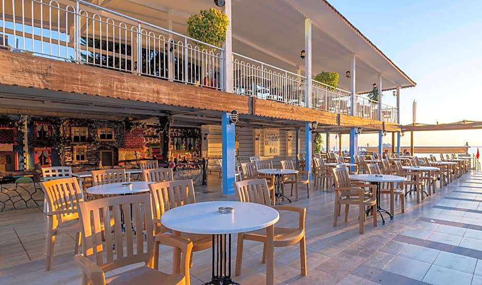 Armas Beach Hotel