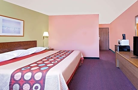 1 King Bed Suite Non-Smoking