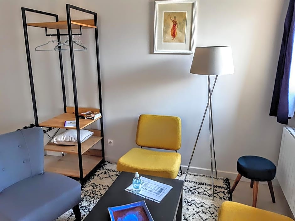 10 Côté Cour