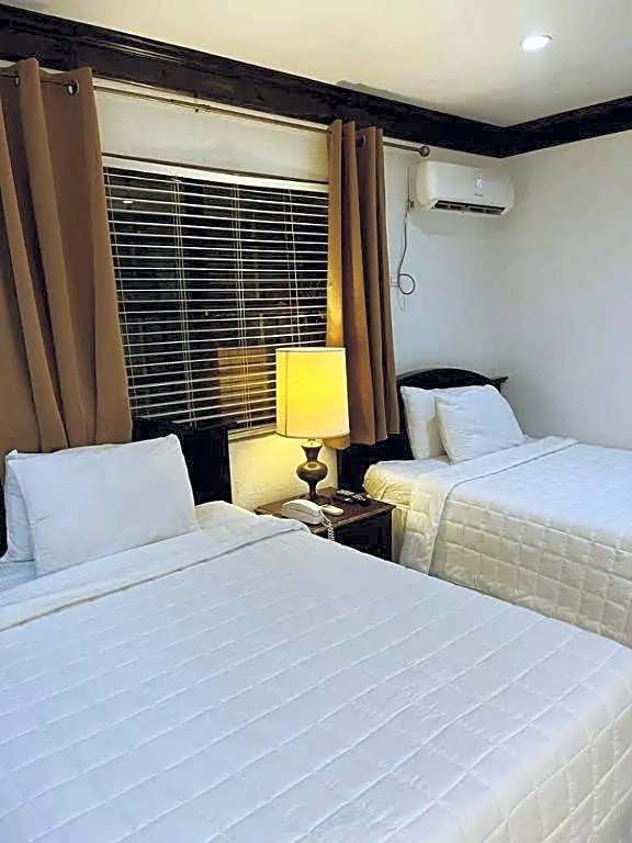 Colony Club Inn & Suites