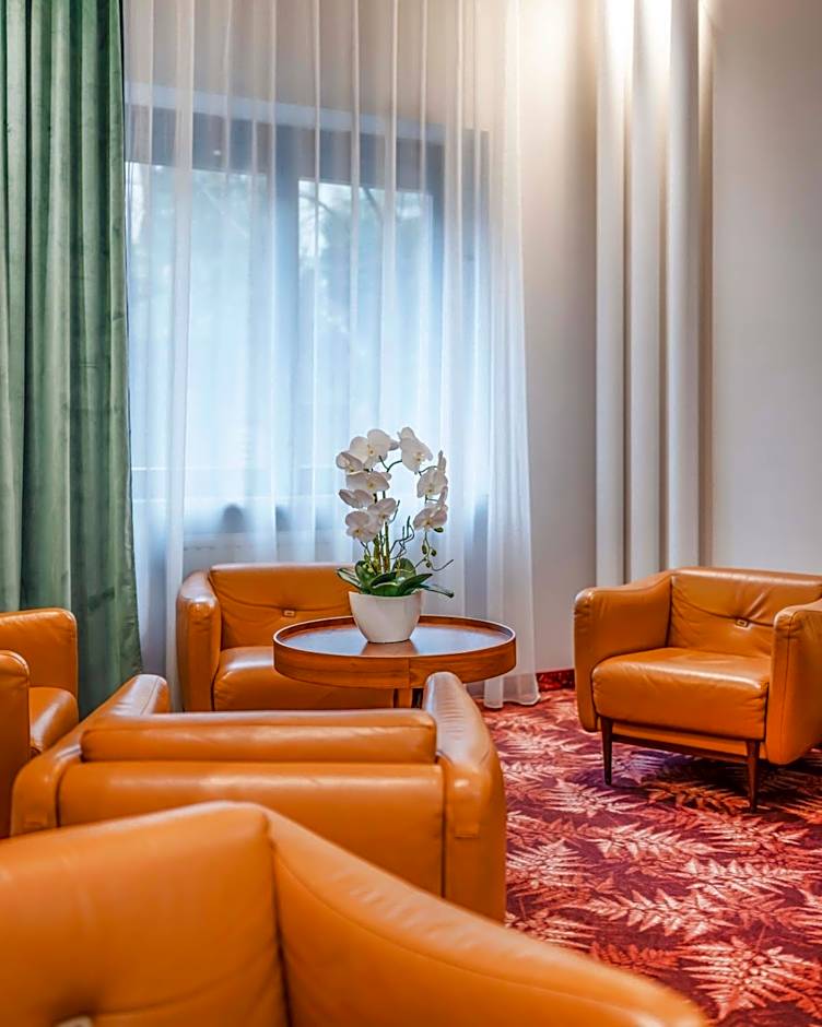 Hotel H12