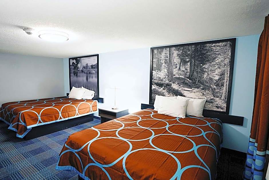 Super 8 by Wyndham Pueblo