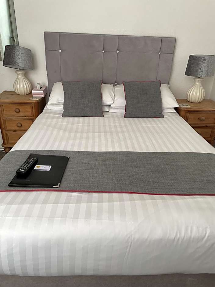 Diamonds Villa near York Hospital