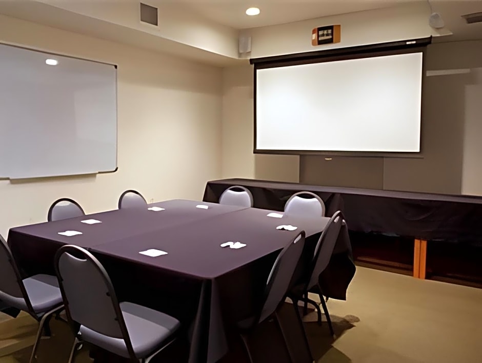 Holiday Inn Express Hotel & Suites Columbus By IHG