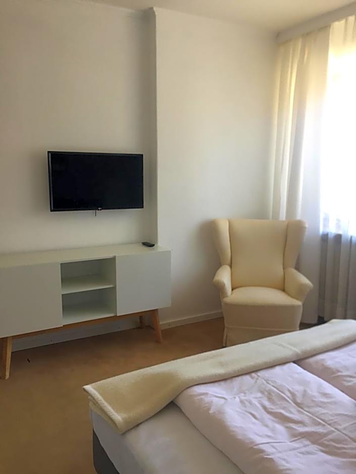 Dietrichsteinerhof Apartments & Rooms