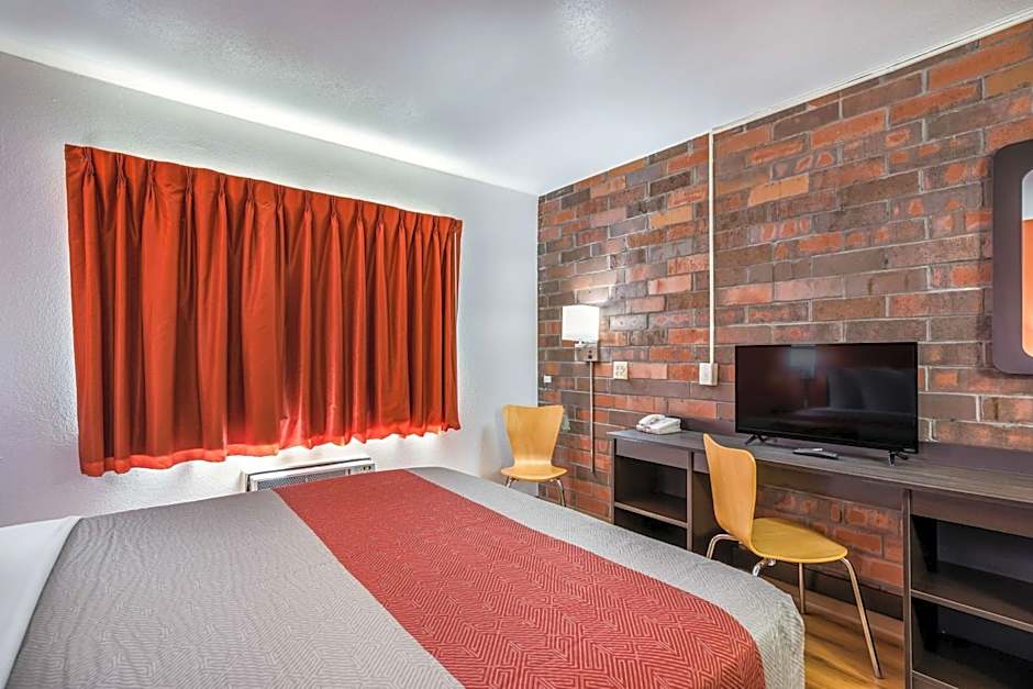 Motel 6-Madison, WI - East