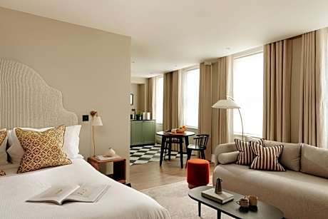 Native Kings Wardrobe, St Pauls