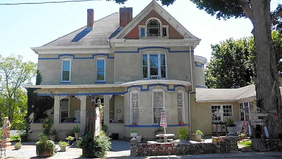 Riverview Mansion Hotel